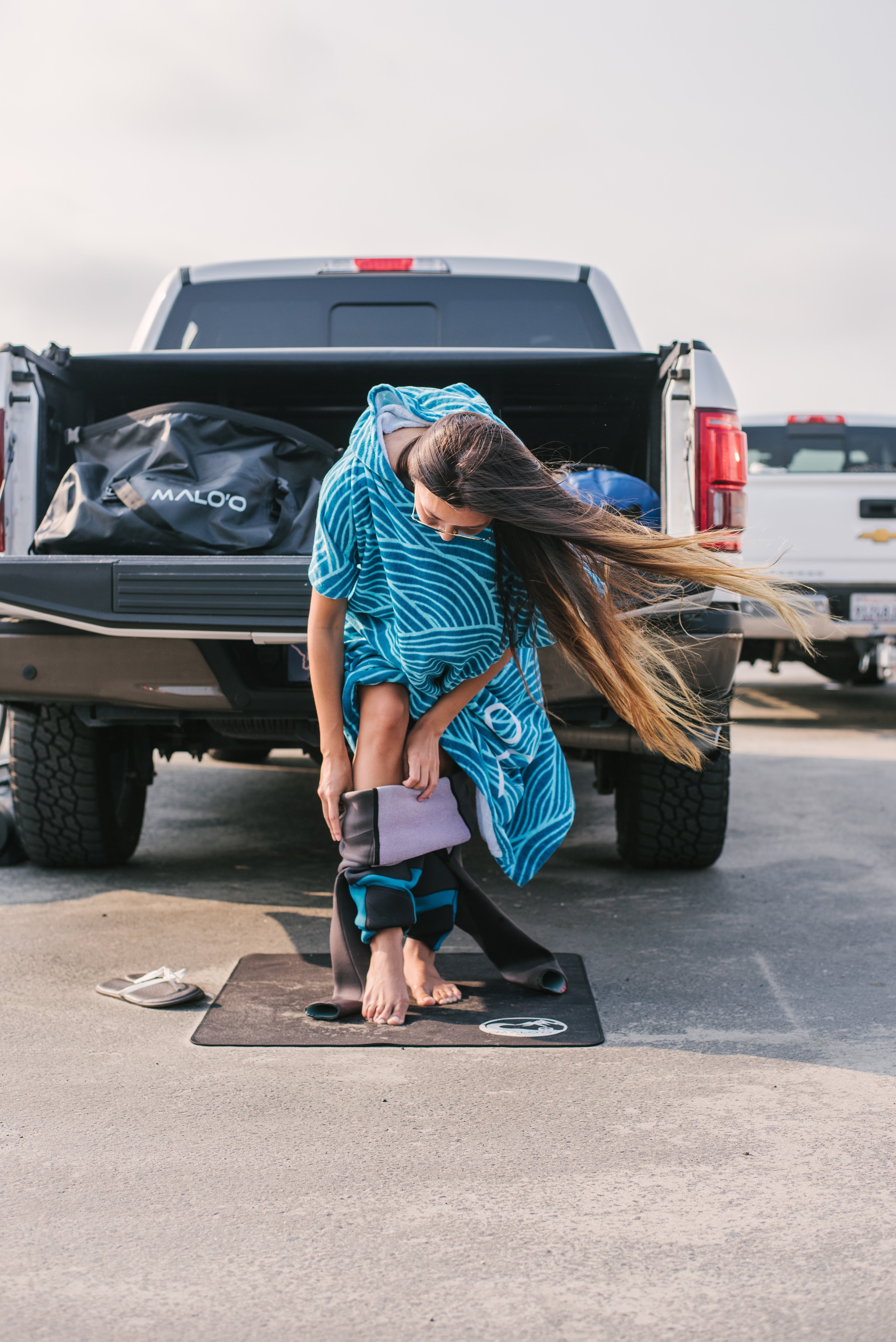 Top Tips for Using a Changing Poncho Without a Hitch at the Beach - Malo'o Racks